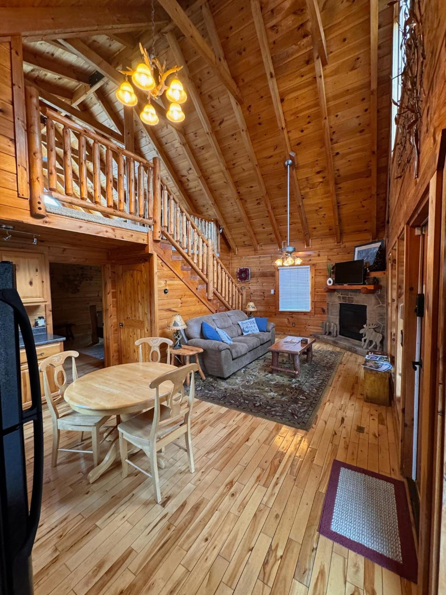 Smoky Paws - 5-Star Cabin, Stunning Mountain Views, New Hot Tub, Tranquil, Gigabit Internet, Free L2 Ev Vila Pigeon Forge Exterior foto