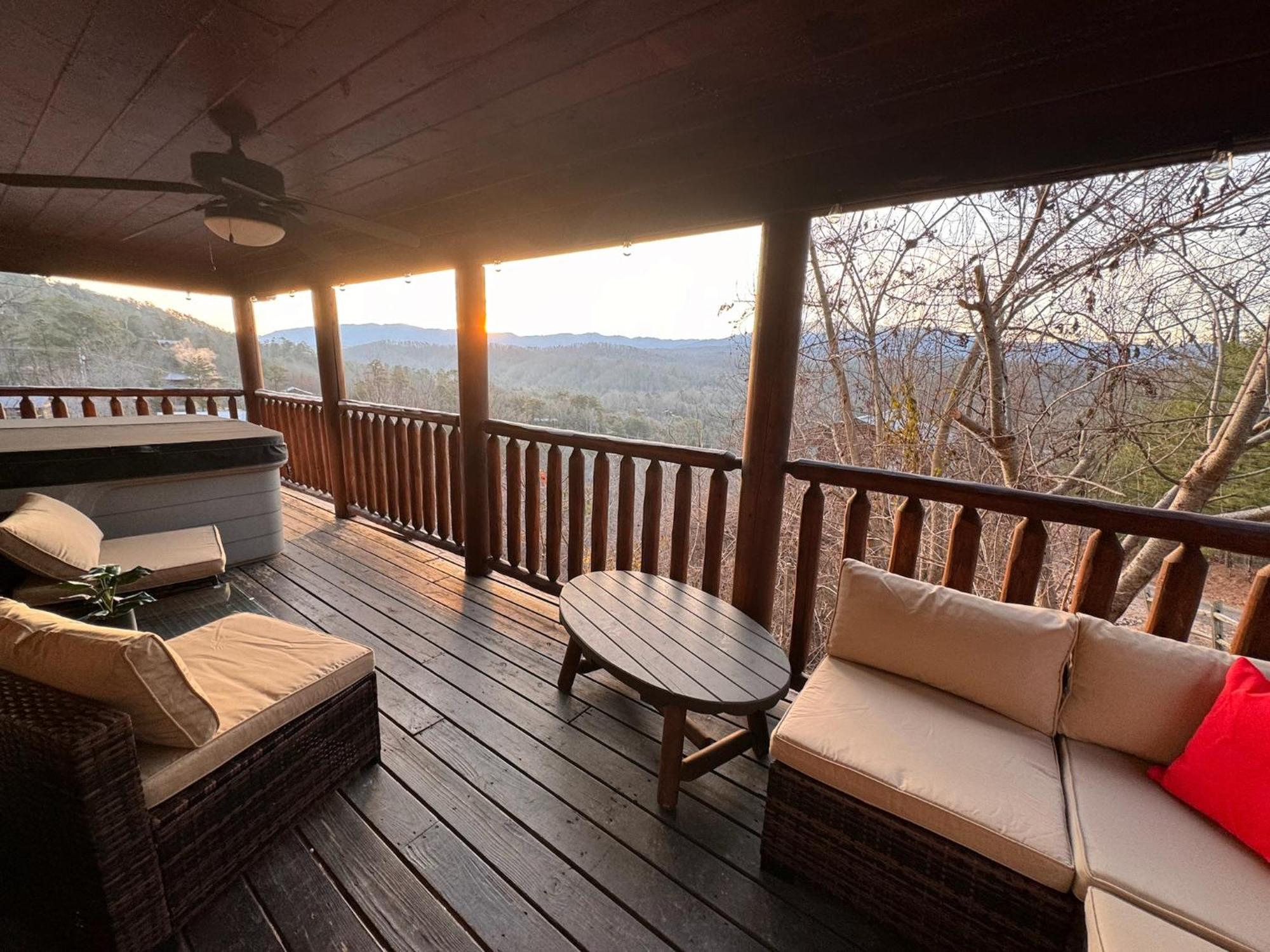 Smoky Paws - 5-Star Cabin, Stunning Mountain Views, New Hot Tub, Tranquil, Gigabit Internet, Free L2 Ev Vila Pigeon Forge Exterior foto