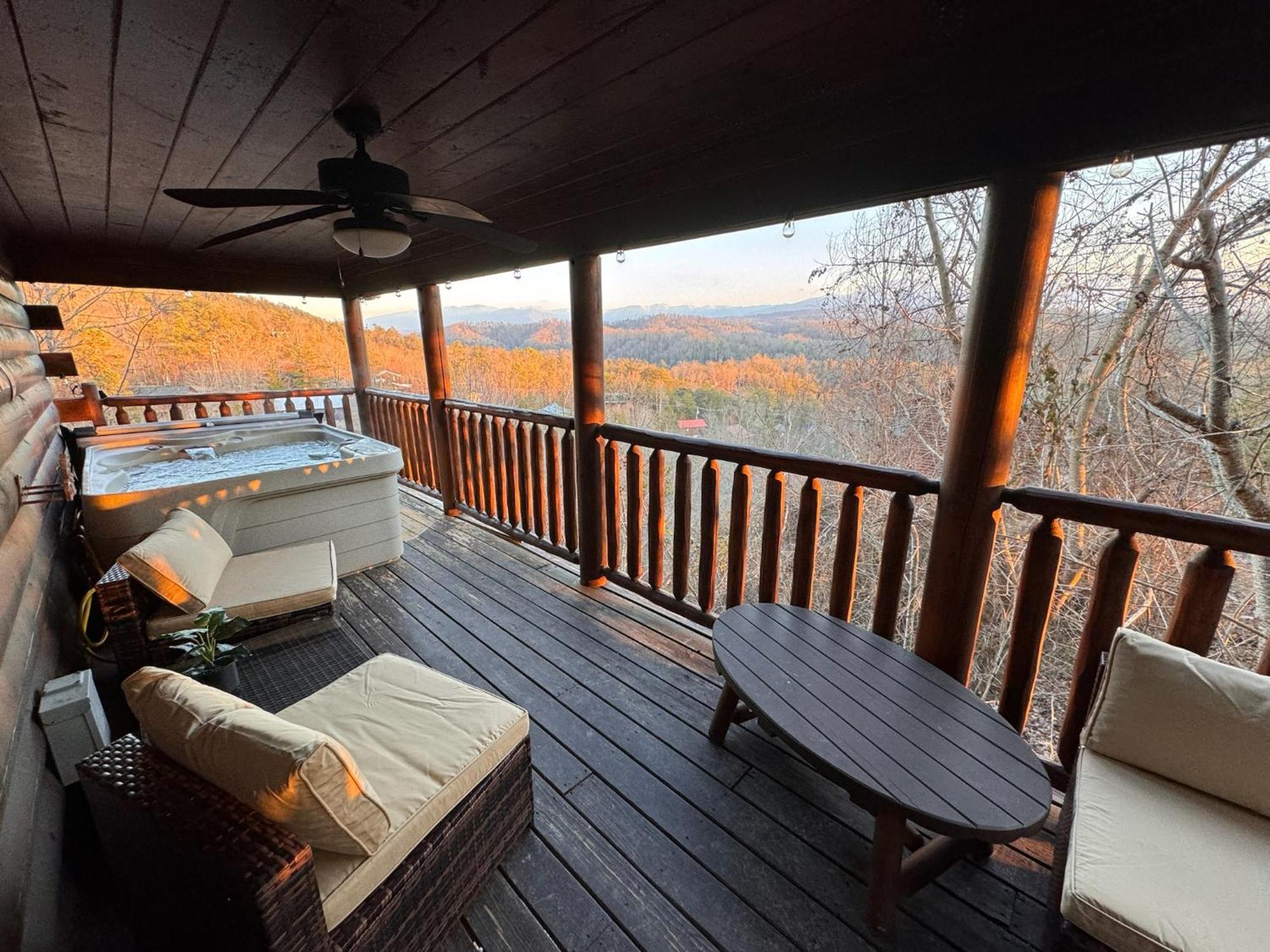 Smoky Paws - 5-Star Cabin, Stunning Mountain Views, New Hot Tub, Tranquil, Gigabit Internet, Free L2 Ev Vila Pigeon Forge Exterior foto