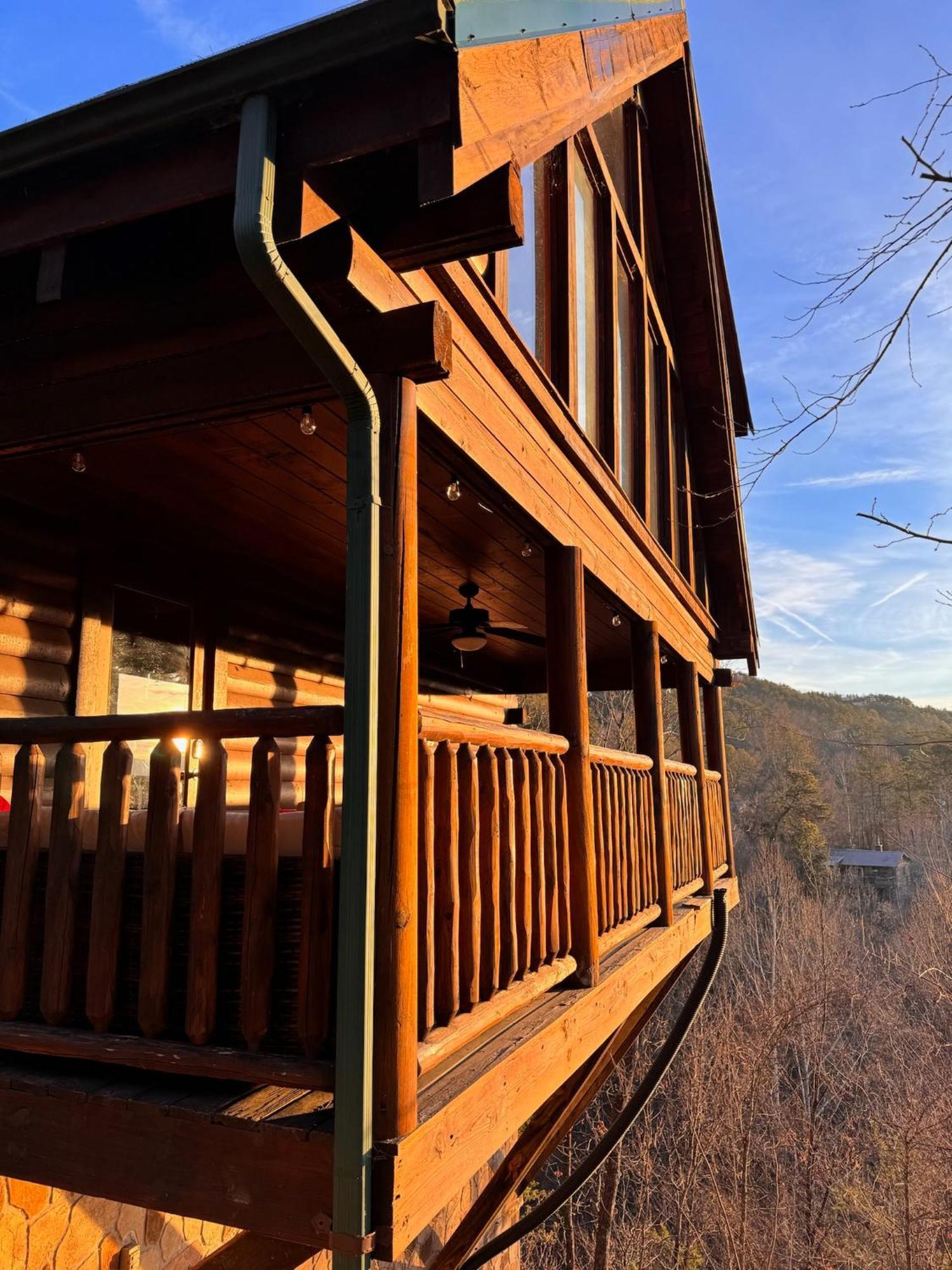 Smoky Paws - 5-Star Cabin, Stunning Mountain Views, New Hot Tub, Tranquil, Gigabit Internet, Free L2 Ev Vila Pigeon Forge Exterior foto