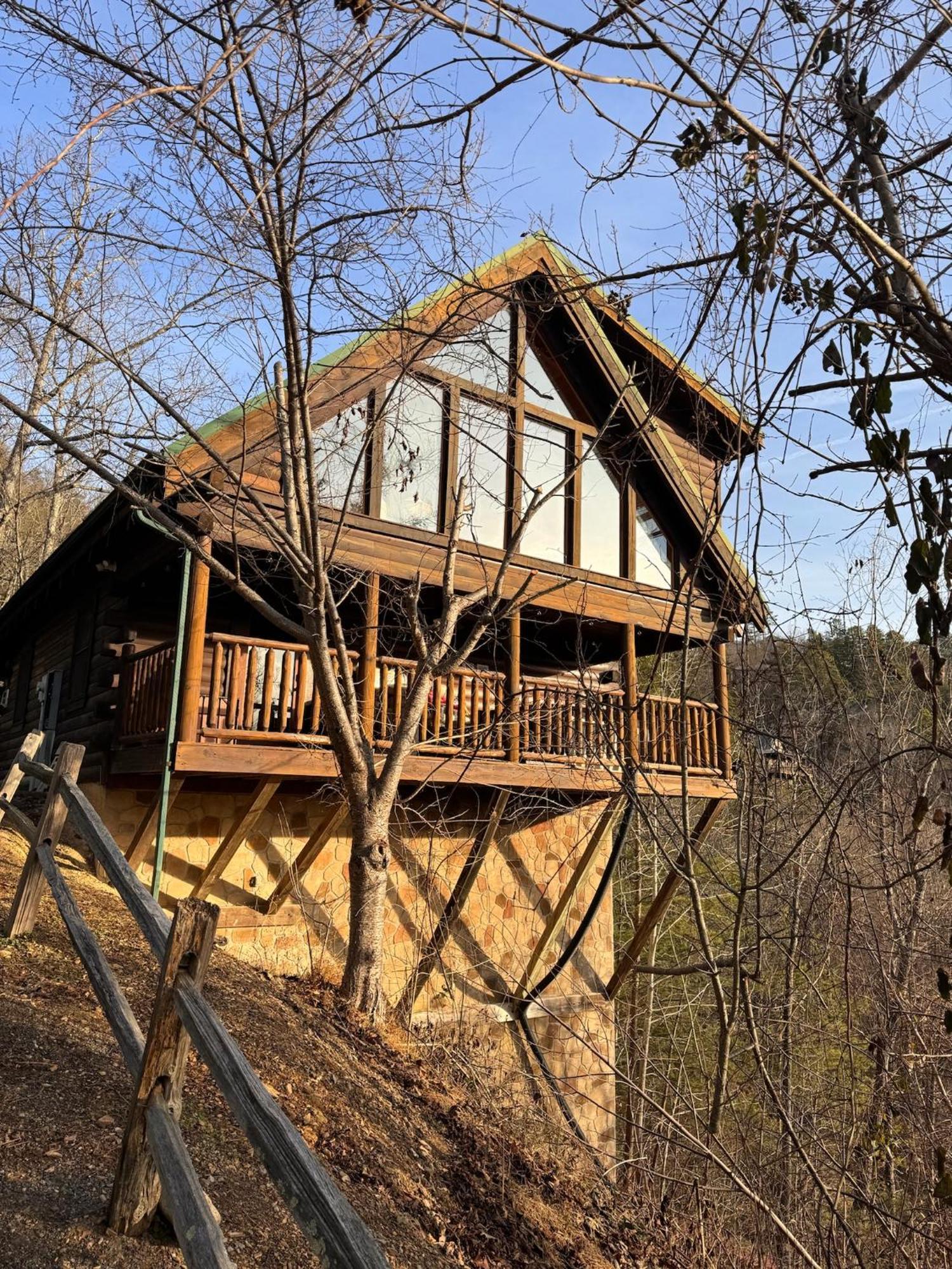 Smoky Paws - 5-Star Cabin, Stunning Mountain Views, New Hot Tub, Tranquil, Gigabit Internet, Free L2 Ev Vila Pigeon Forge Exterior foto